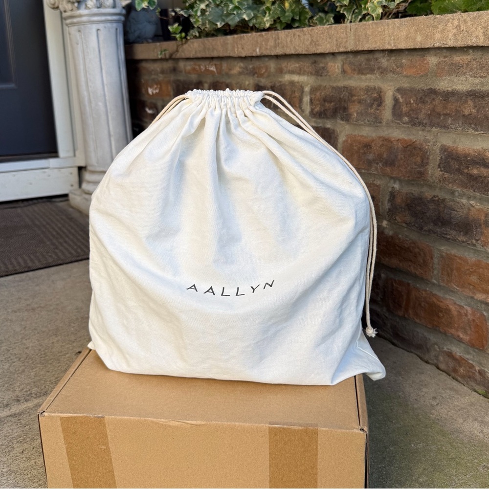 Aallyn New Black Leather Satchel Bag. - Picture 7 of 9